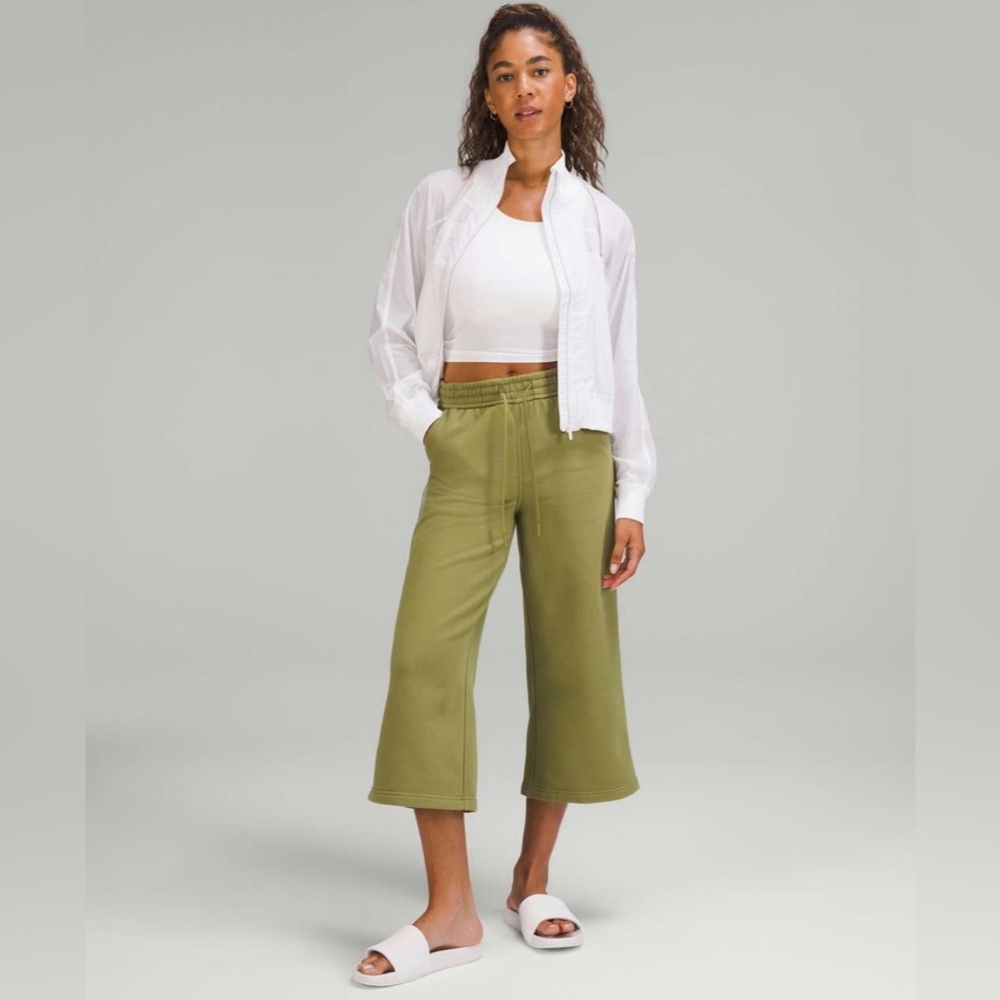 EUC Lululemon Loungeful High-Rise Wide Leg Crop Green Size 4 Small Fleece Jogger